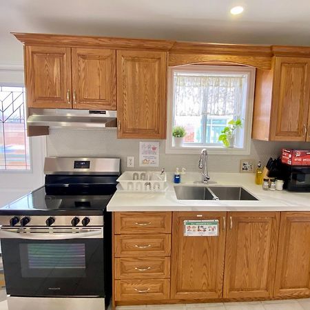 Sunny House - Main Floor, Free Parking, In Toronto Hotel Ngoại thất bức ảnh