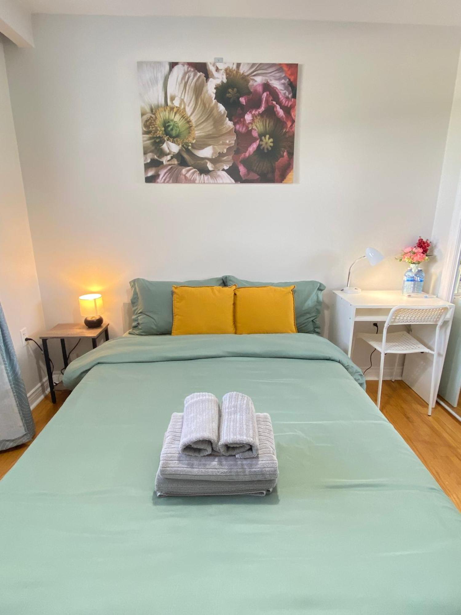 Sunny House - Main Floor, Free Parking, In Toronto Hotel Ngoại thất bức ảnh