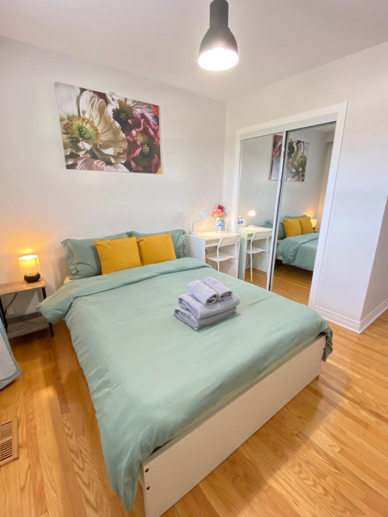 Sunny House - Main Floor, Free Parking, In Toronto Hotel Ngoại thất bức ảnh