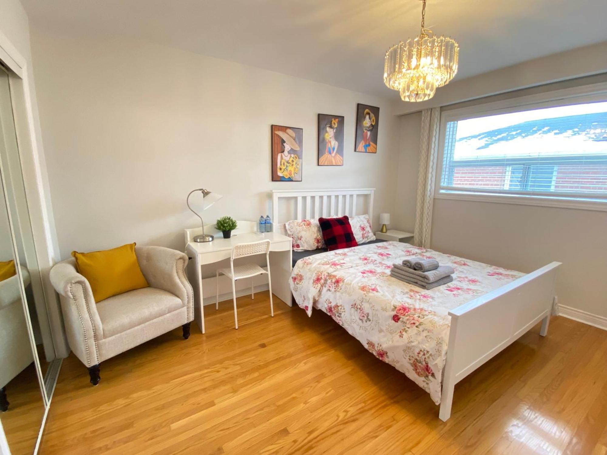 Sunny House - Main Floor, Free Parking, In Toronto Hotel Ngoại thất bức ảnh