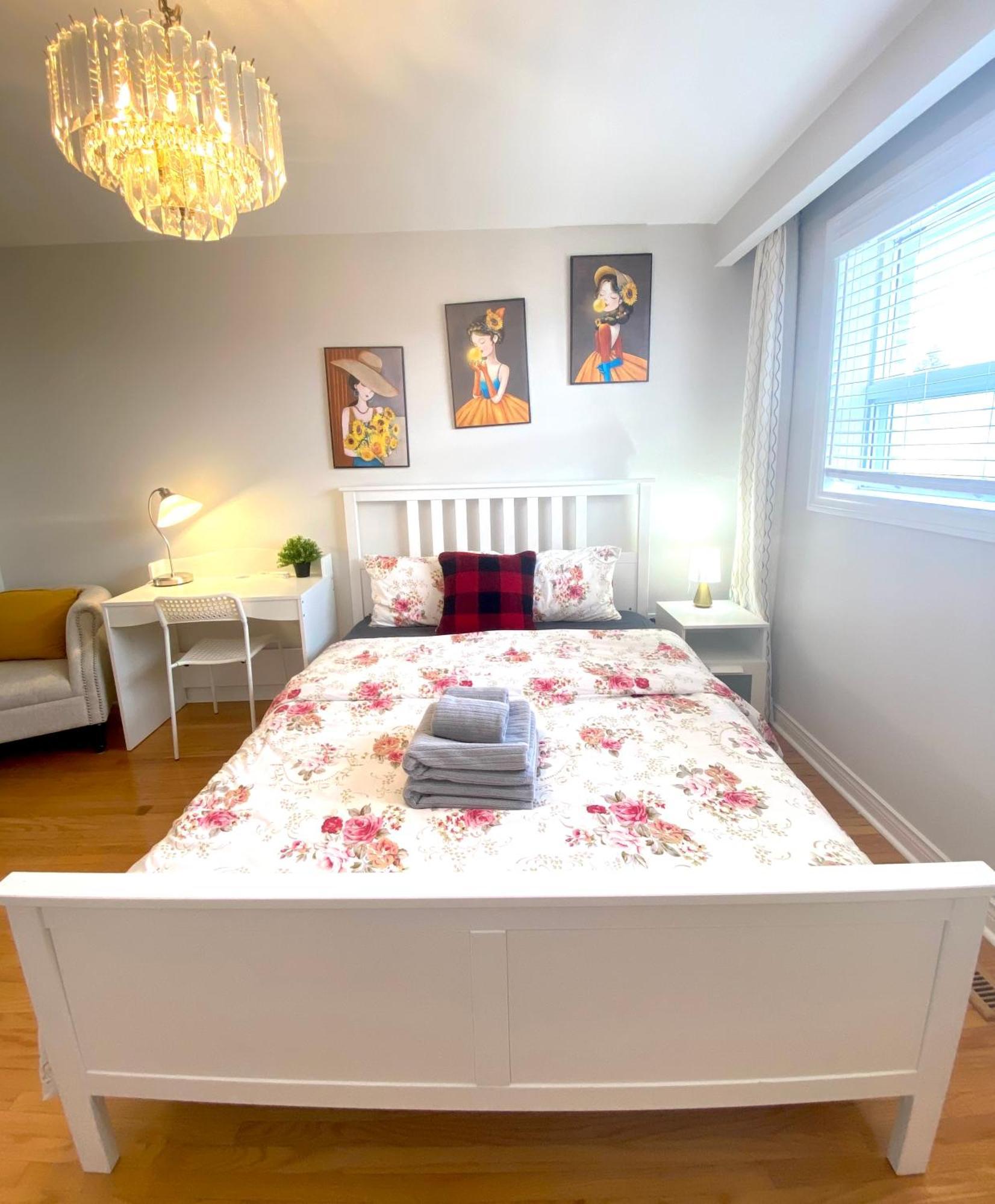 Sunny House - Main Floor, Free Parking, In Toronto Hotel Ngoại thất bức ảnh