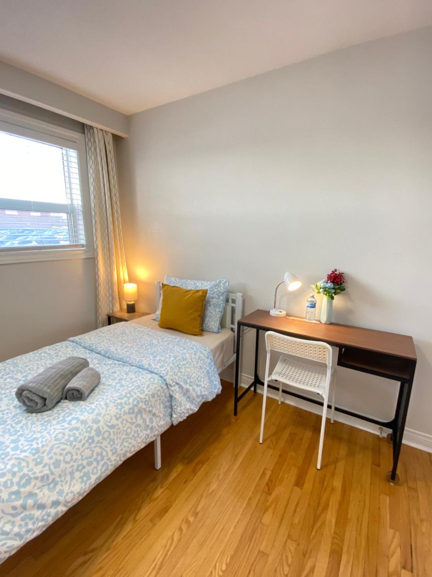 Sunny House - Main Floor, Free Parking, In Toronto Hotel Ngoại thất bức ảnh