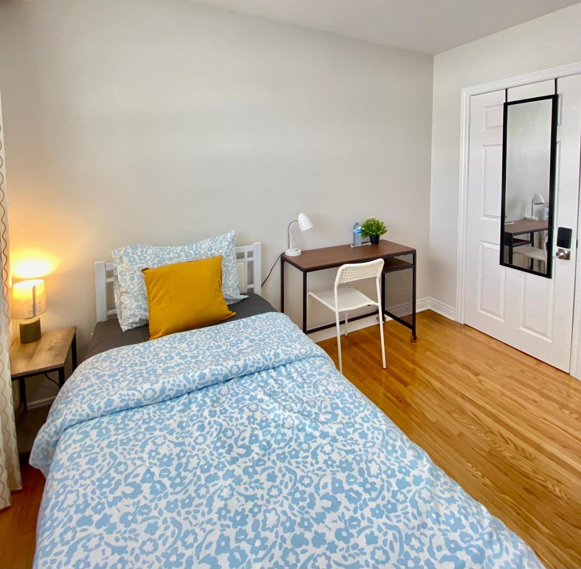 Sunny House - Main Floor, Free Parking, In Toronto Hotel Ngoại thất bức ảnh