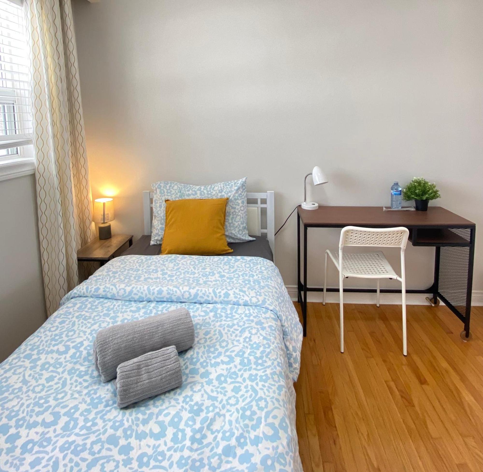 Sunny House - Main Floor, Free Parking, In Toronto Hotel Ngoại thất bức ảnh