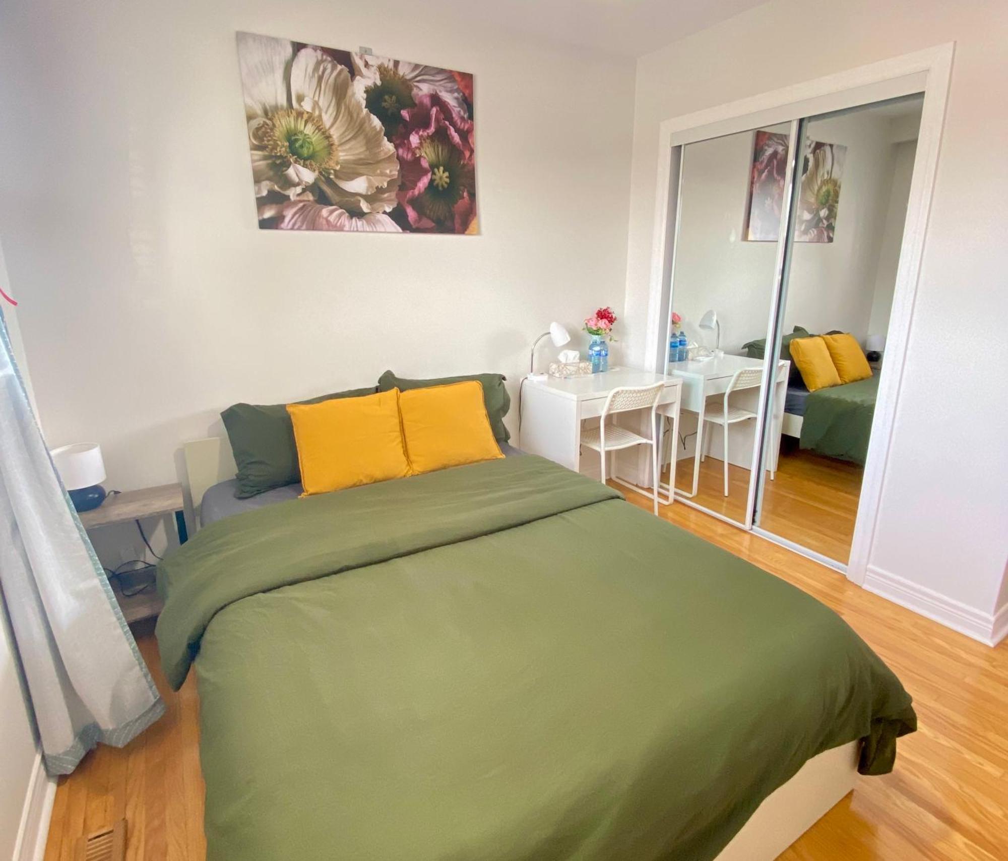 Sunny House - Main Floor, Free Parking, In Toronto Hotel Phòng bức ảnh