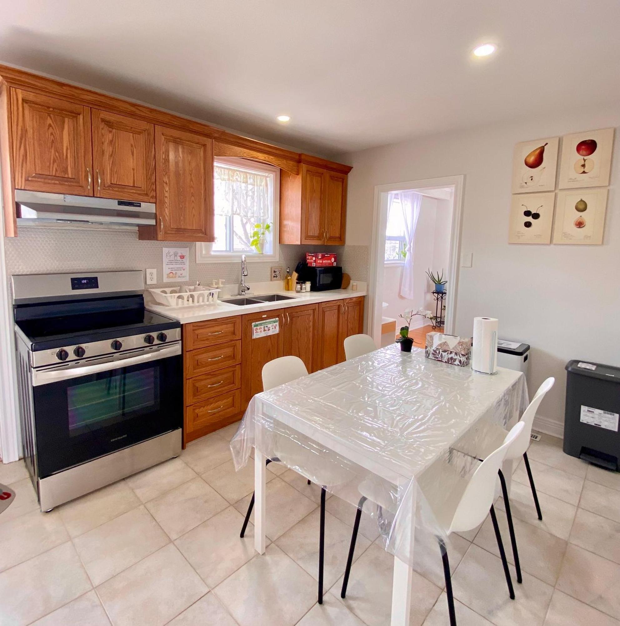 Sunny House - Main Floor, Free Parking, In Toronto Hotel Ngoại thất bức ảnh