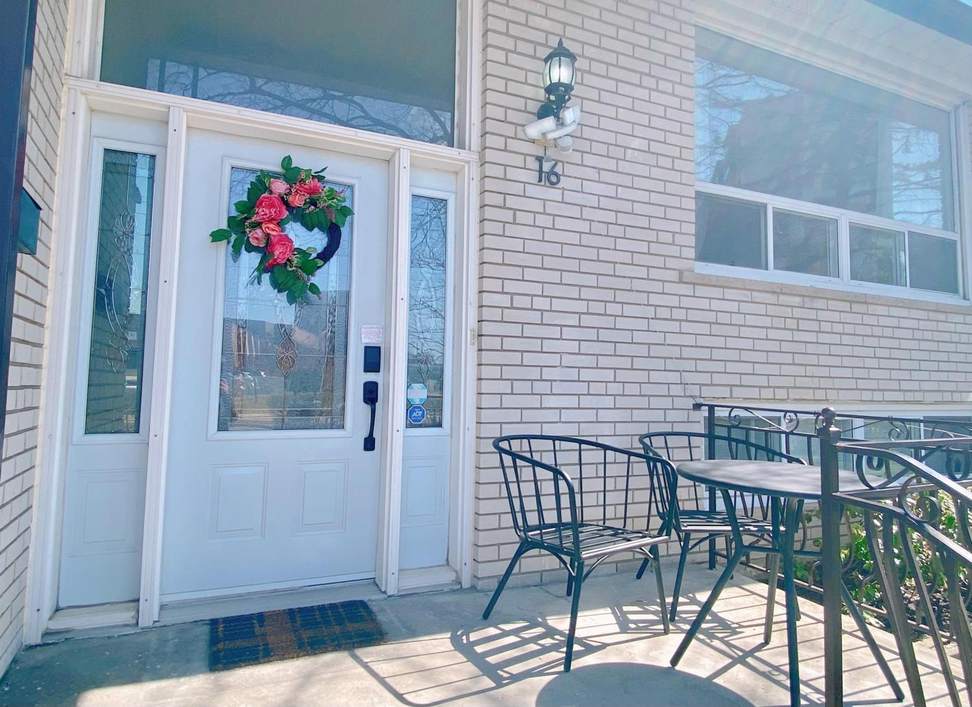 Sunny House - Main Floor, Free Parking, In Toronto Hotel Ngoại thất bức ảnh